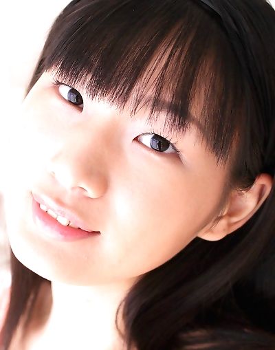 युवा एशियाई Rikako Nakajima