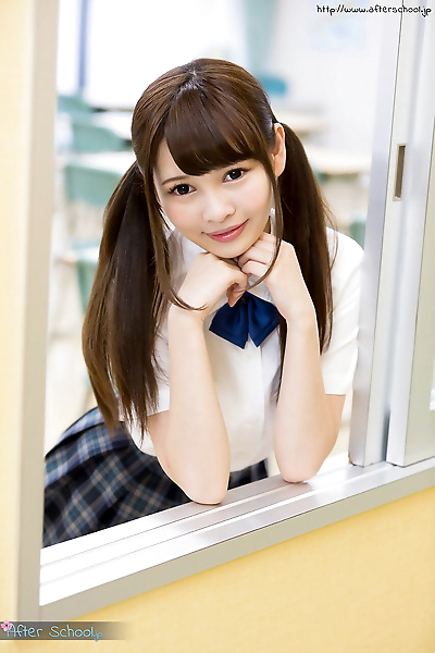 Cutie japans Schoolmeisje in